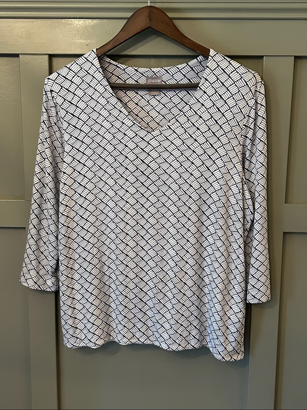 Chico's Printed Blouse V-Neck Pullover White Navy Size 2 / US Large